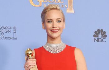 jennifer-lawrence-vistio-de-dior-en-la-noche-gano-el-premio-de-mejor-actriz-protagonista--194724000000-1419488.jpg
