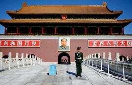 retrato-en-la-capital-china-de-mao-zedong-el-mayor-genocida-de-la-historia-por-encima-de-stalin-y-hitler--201046000000-1487428.jpg