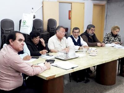 Representantes de distintos gremios de docentes y de directores exigen debatir sobre el presupuesto del MEC 2020.