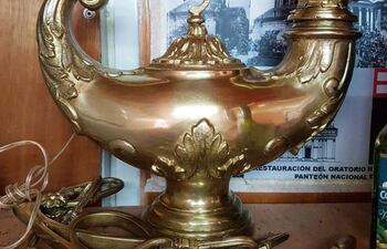 la-lampara-votiva-data-de-1936-ano-de-inauguracion-del-panteon-originalmente-se-ubicaba-en-la-puerta-principal-del-panteon--221342000000-1602083.jpg