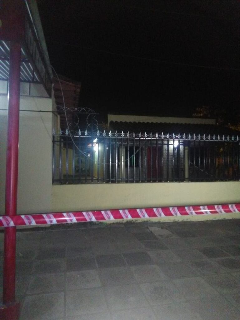 Vecinos temen tragedia por cable suelto y la ANDE no responde