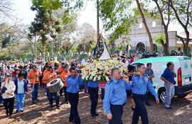 una-importante-cantidad-de-caacupenos-participaron-de-la-procesion-de-la-imagen-de-la-virgen-maria-ayer-durante-las-fiestas-de-su-natividad--210414000000-1129510.jpg