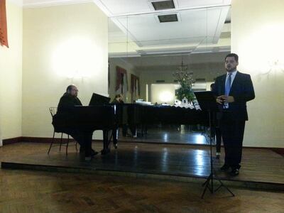 Hebert Cáceres, bandoneonista del grupo Generación de Villarrica, se recibió de Profesor Superior de Canto.