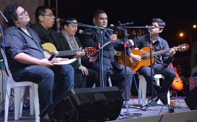 El Grupo Fusión del Sur deleitó a los presentes con un variado repertorio musical. Fue en la III Peña Juvenil, Ayolas Canta.