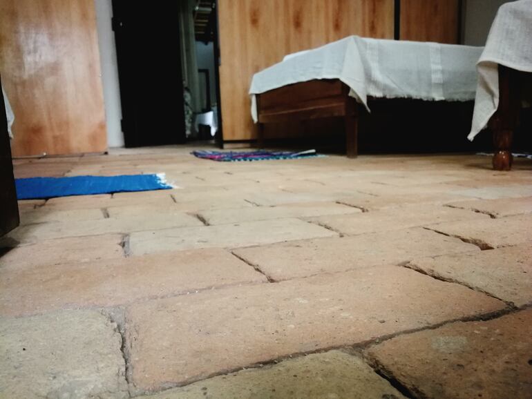 El suelo de la posada "Ña Nestora" se mantiene original de la época colonial.