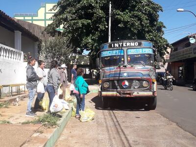 Hay mucha inconsciencia de los pobladores caacupeños que siguen transitando por las calles pese a las restricciones.