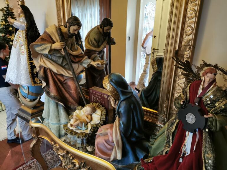 Pesebre gigante encontrado dentro de la mansión de López.