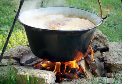 Los almuerzos se cocinan con las donaciones y aportes de gente  de buena voluntad.