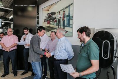 Miguel Carrizosa, junto a otros directivos de Diesa, entregó los certificados.