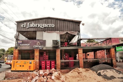 Bar el fabriquero ubicado en el centro de Luque inauguró su local el jueves a la noche, violando a´si las medidas impuestas por la cuarentena