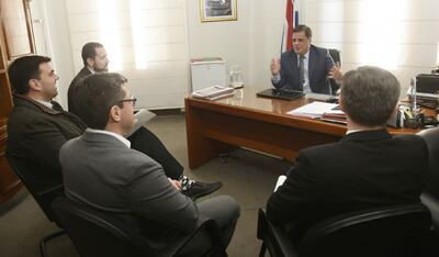 El viceministro Hugo Sosa Pasmor reunido con el presidente de Olimpia, Marco Trovato.
