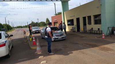 Control en el pórtico de ingreso a la ciudad de Ayolas.