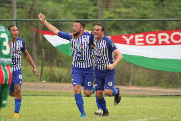 12 de Octubre de Itauguá, División Intermedia.