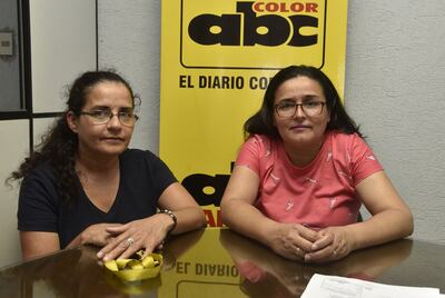 Josefina Trinidad Franco y Zully Garcete, miembros de la comisión vecinal Santa Rosa de Lima, de Limpio, en nuestra redacción central.