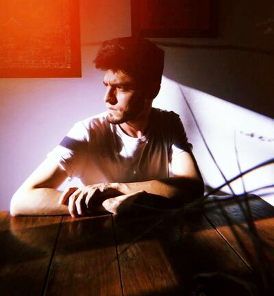 Andrés Ovelar es el autor de la novela corta “Aviario”, que se presenta hoy en el Café Consulado.