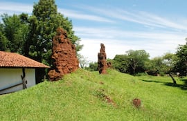 las-ruinas-de-la-antigua-iglesia-de-santiago-que-fue-destruida-en-1907-estan-actualmente-al-costado-del-museo-donde-los-turistas-pueden-apreciar-i-204145000000-1400551.jpg