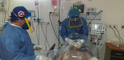 Una lamentable realidad de los trabajadores de salud, es la que ellos mismos denuncian, ya que se quejan de la falta de equipamientos que los protejan del contagio de coronavirus.