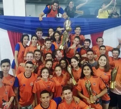 El plantel del Club Deportivo de Puerto Sajonia se consagró campeón general de la temporada 2019 de la natación local.