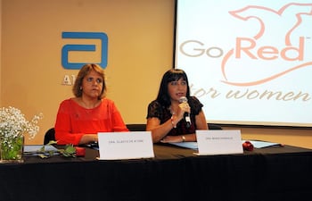 las-doctoras-gladys-de-atobe-y-maria-paniagua-presentaron-ayer-la-campana-mujeres-en-rojo-go-red-women--200739000000-1561340.jpg