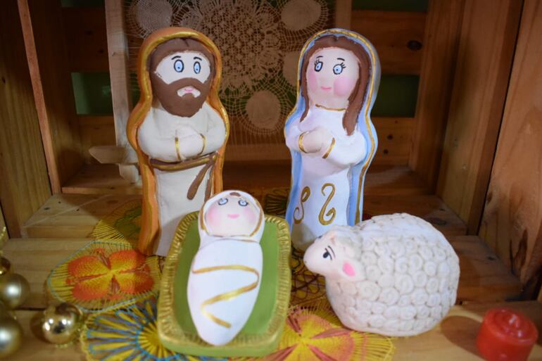 En Limpio, jóvenes organizan una competencia de pesebres de las familias locales.