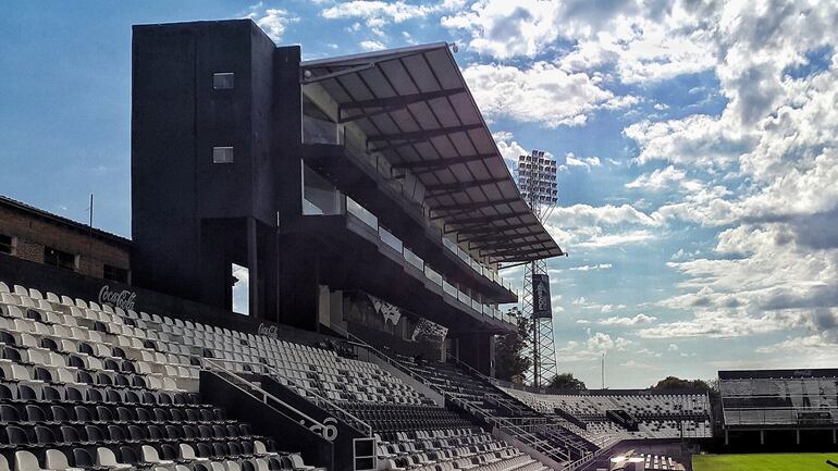 Olimpia, Para Uno, estadio Manuel Ferreira.