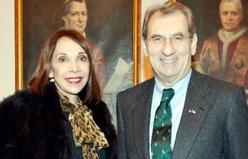 alejandra-mastro-y-el-embajador-de-alemania-claude-robert-ellner--210241000000-1102712.jpg