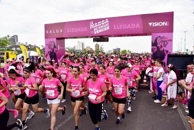 Desde tempranas horas los participantes de la corrida, en su mayoría mujeres, vibraron con un entrenamiento previo y una multitudinaria largada.