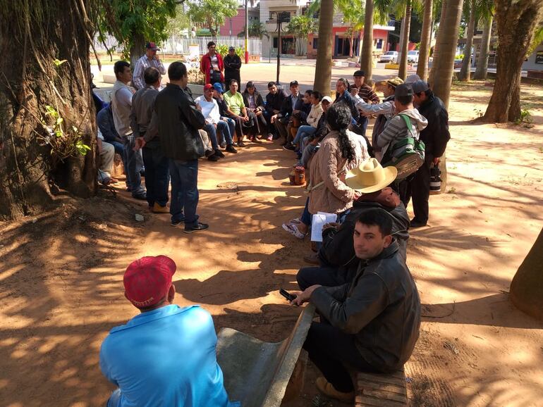 Los miembros del frente social, reunidos en la Plaza "José de Antequera" de Horqueta, este jueves.