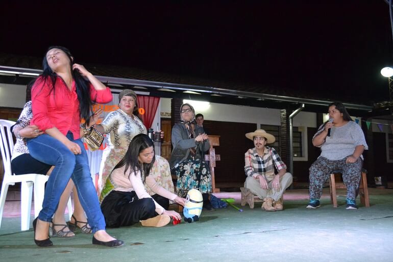 Elenco teatral de la Escuela de Arte San Enrique de Ossó.