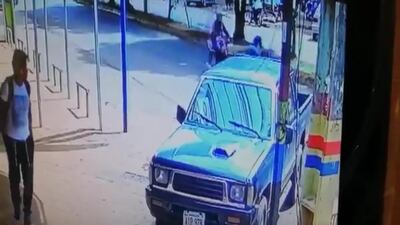 El atraco quedó registrado en cámaras de circuito cerrado de la  zona.