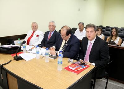De izq. a der. los abogados querellantes Rolando Alum y Carlos Álvarez; los fiscales Fabián Centurión y Santiago González.