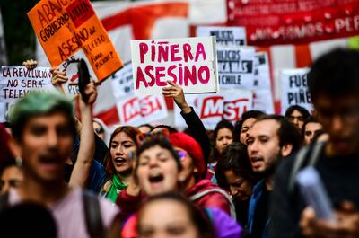 Manifestantes contra el gobierno de Piñera.