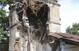 parte-de-la-cupula-y-la-pared-de-la-iglesia-se-desplomaron-por-la-fuerza-de-las-raices-de-un-guapoy--193230000000-559580.jpg
