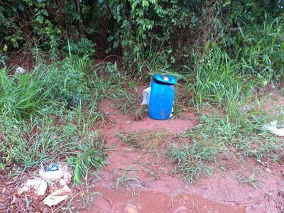 El bidón de plástico en que fueron hallados los restos de Alex Ziole Aquino.