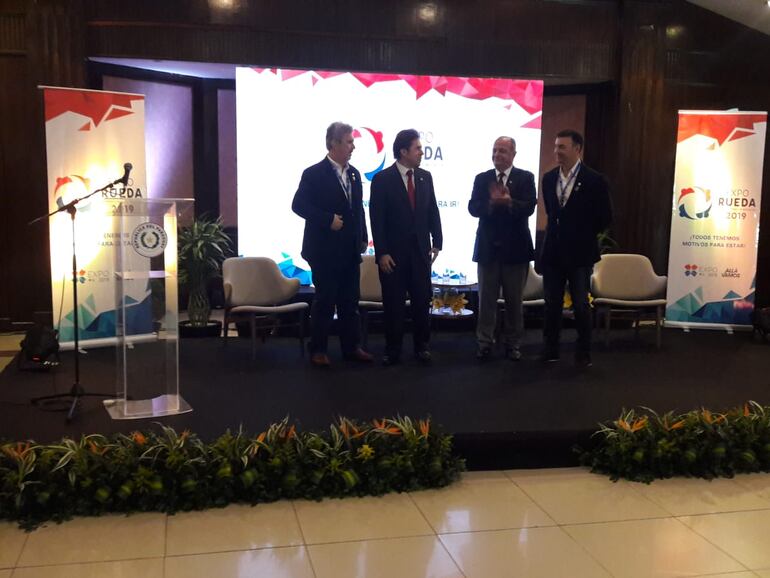 Enrique Duarte, ministro Luis Castiglioni, Gustavo Volpe y Miguel Ángel Ruiz.