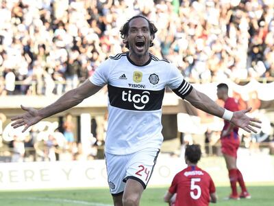 Roque Santa Cruz seguirá jugando en Olimpia.