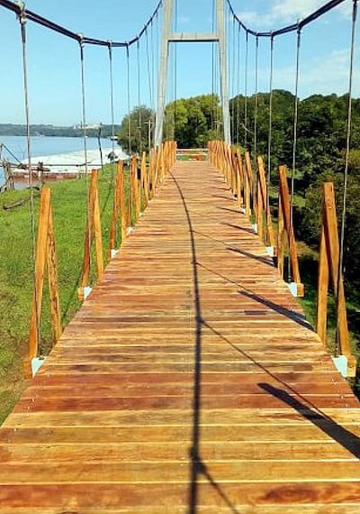 El nuevo puente tiene un estilo y forma diferentes, pero devuelve en alguna medida un pedazo de su historia a Capitán Meza.