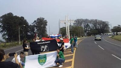 Movilización de docentes universitarios en Caacupé.