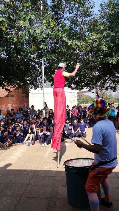 Artistas de diferentes partes del país formaron parte del corredor cultural “Tejer la escena”, que tuvo lugar en la ciudad de Itauguá. La actividad fue llevada a cabo por el grupo de Arte teatro Rupave Sypave. El objetivo es incentivar la innovación aceptando las diferentes teatralidades.