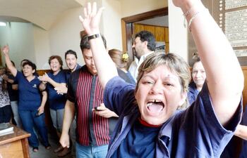 toda-esta-semana-los-funcionarios-de-capasa-hicieron-por-espacio-de-una-hora-ruidosas-ma-nifestaciones-en-contra-de-un-nuevo-directivo-de-la-230122000000-621690.jpg