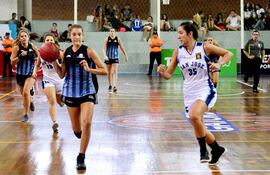en-el-basquetbol-femenino-uno-de-los-primeros-encuentros-fue-el-que-protagonizaron-lumen-y-san-jose-fue-victoria-para-las-santas-47-16--231602000000-1682951.jpg