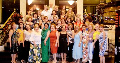 Compañeros del Colegio Presidente Franco celebraron con una cena show sus 45 años de egreso, ofrecida en el Hotel Excelsior.