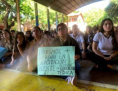 Estudiantes realizan asambleas con reclamos en sus colegios.