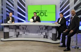 juan-jose-zapag-en-abc-tv-y-a-su-derecha-los-panelistas-federico-arias-ariel-marecos-daniel-chung-y-bruno-pont--01022000000-1620259.jpg