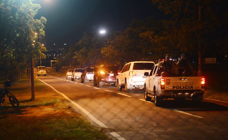 Caravana de seguridad que transportó al extraditado a los EE.UU.