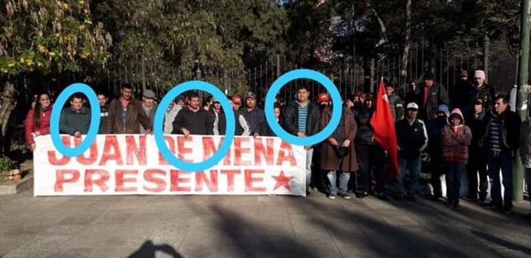Una comitiva de funcionarios de Juan de Mena también llegó a Asunción.