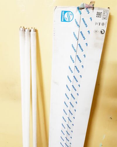 Los fluorescentes enviados por el MEC al Colegio Nacional Escolta Presidencial eran usados, denunciaron.