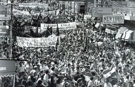 hace-24-anos-esta-multitud-colmo-la-calle-palma-festejando-la-caida-del-dictador-alfredo-stroessner--220139000000-513088.jpg