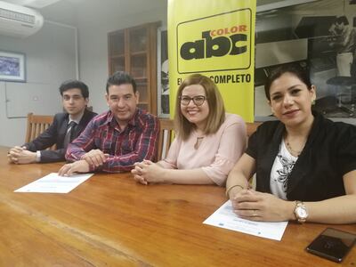 Giselle Royg y Elio Fleitas, anfitriones del evento, junto al actor José Lòpez y una representante de la comuna de Concepción.
