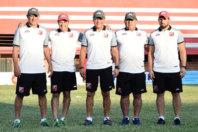 Celso Ayala, en el centro, flanqueado por Alfredo Jara, Héctor Benítez, Michael Aquino y Adalberto Ortiz, su cuerpo técnico.